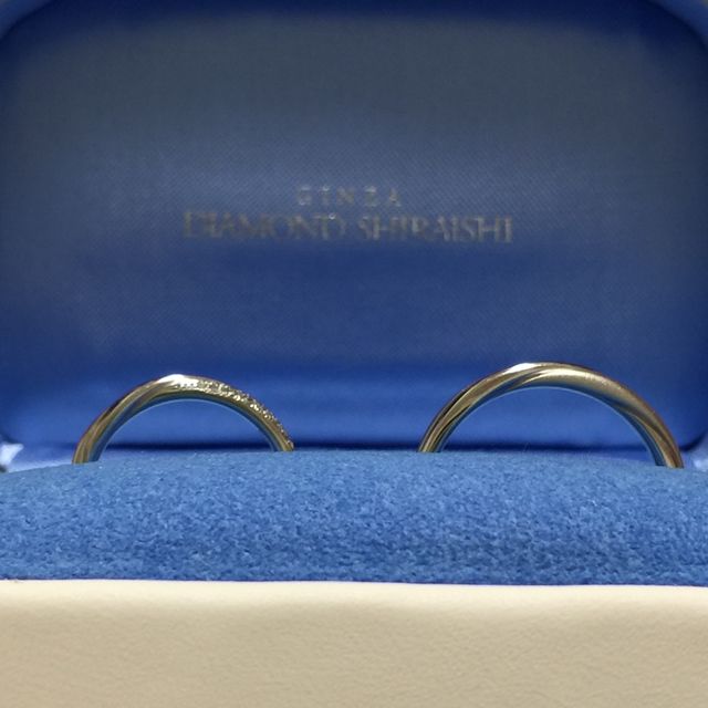 【銀座ダイヤモンドシライシの口コミ】 他店にない繊細なデザインが決めてです。
似たようなデザインはあったもの…