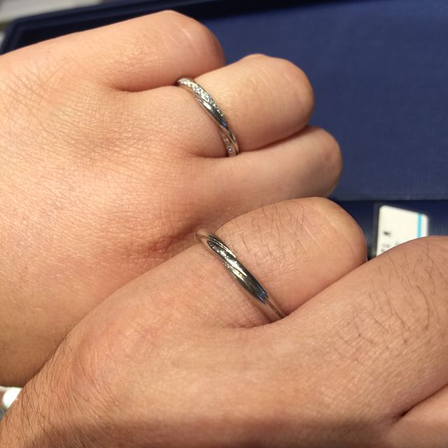 【銀座ダイヤモンドシライシの口コミ】 他店にない繊細なデザインが決めてです。
似たようなデザインはあったもの…