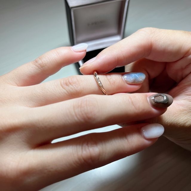 【アイプリモ(I-PRIMO)の口コミ】 私はどうしても、ピンクゴールドが良く、
彼とは色違いで購入しました。
…