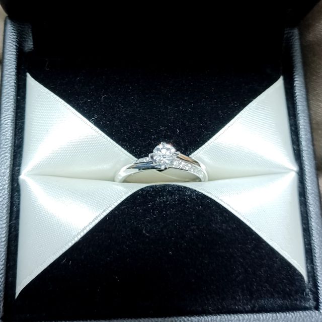 【エクセルコダイヤモンド(EXELCO DIAMOND)の口コミ】 一目みて、なんかこのデザイン好き！と思いました。これまで別の指輪をみ…