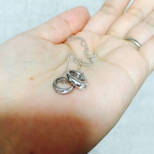 【Wish upon a star(ウィッシュアポンアスター)の口コミ】 選んだ理由は、ダイヤがスコープで覗くと星の形に見えること、名前が彫れ…