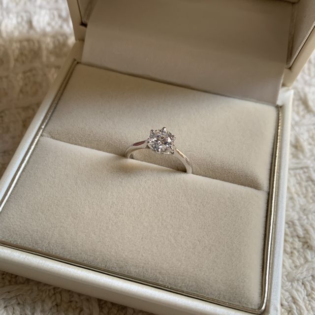 【宝寿堂(ほうじゅどう)の口コミ】 1粒ダイヤでずっと考えていたのですが、メレダイヤで囲まれたデザインのも…