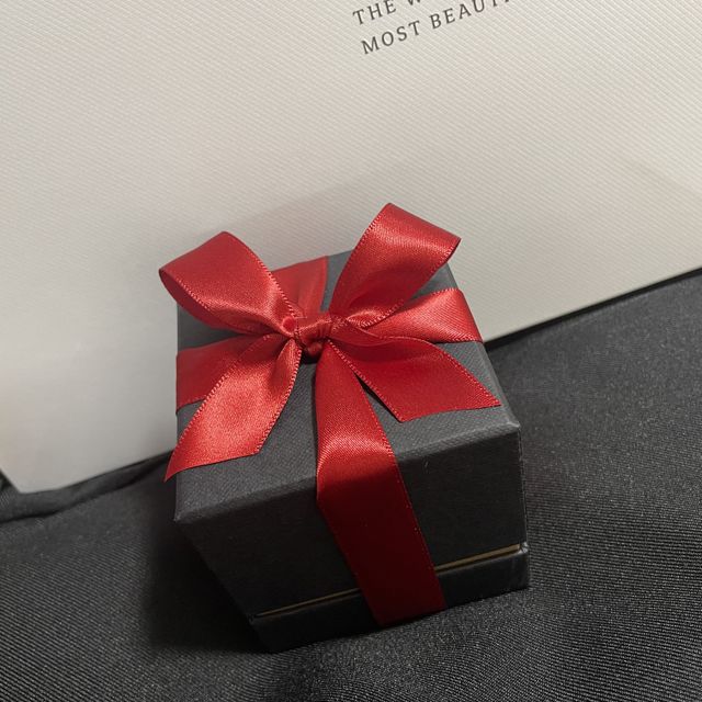 【ラザール ダイヤモンド(LAZARE DIAMOND)の口コミ】 お相手の方と一緒に婚約指輪を選びに行きました。指輪を選ぶ際、ダイヤの…