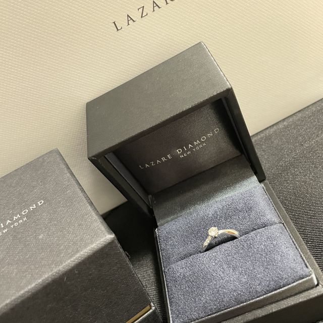 【ラザール ダイヤモンド(LAZARE DIAMOND)の口コミ】 お相手の方と一緒に婚約指輪を選びに行きました。指輪を選ぶ際、ダイヤの…