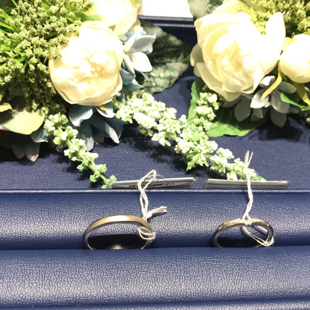 【銀座ダイヤモンドシライシの口コミ】 輝き、はめ心地、見た目、全てが理想的でした。
新婦側のマリッジリングに…