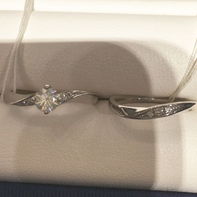 【ヴァンドーム青山(VENDOME AOYAMA)の口コミ】 LuxePlatinum997という高純度プラチナのシリーズを試着しました。
つけ心…