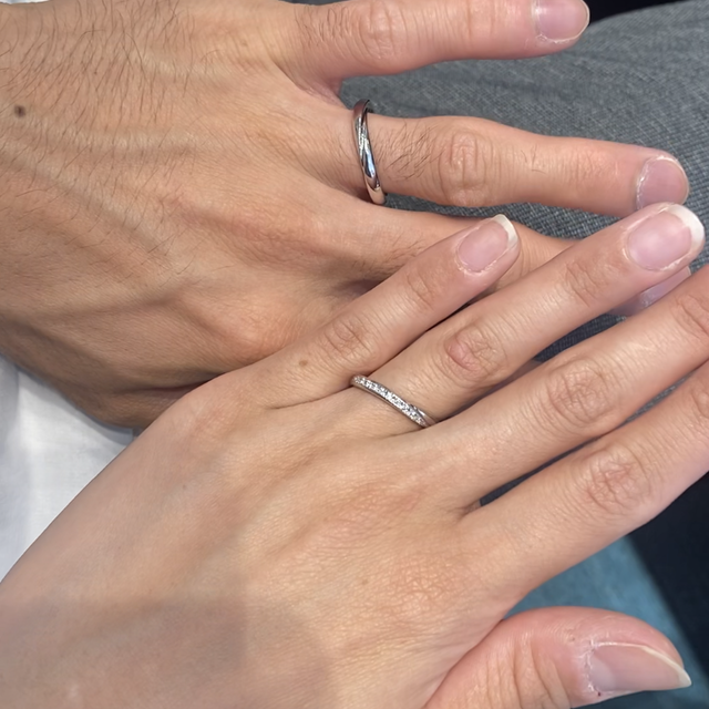 【エクセルコダイヤモンド(EXELCO DIAMOND)の口コミ】 ダイヤモンドがキラキラしておりとても綺麗でした。また、デザインが斜め…