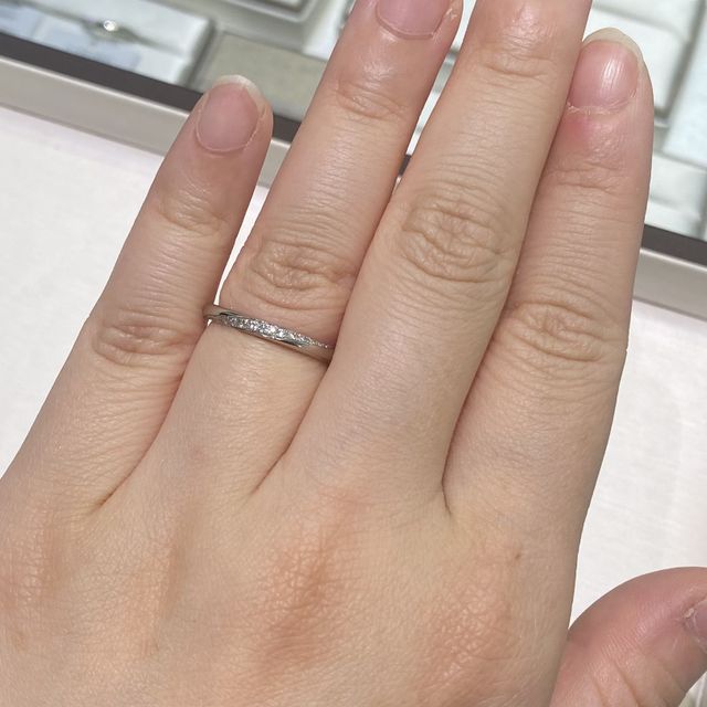 【アイプリモ(I-PRIMO)の口コミ】 流れるようなダイヤモンドラインが特徴の指輪デザインです。
ダイヤモンド…