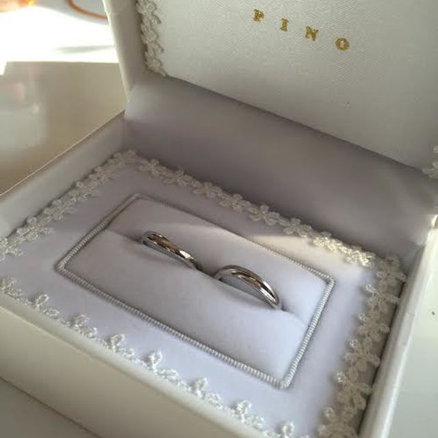 【宝寿堂(ほうじゅどう)の口コミ】 仕事柄、シンプルなものを希望していました。
また、婚約指輪ともセットで…