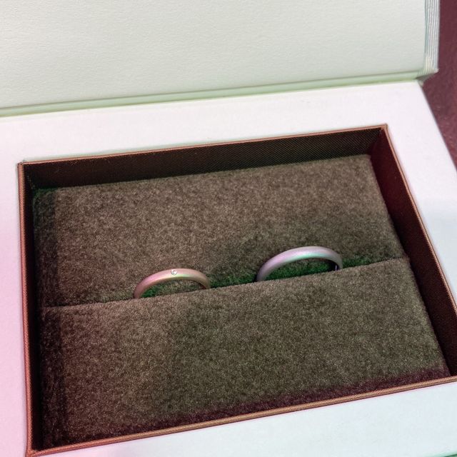 【アトリエフィロンドールの口コミ】 結婚指輪の相場のお値段でオーダーメイドできるところ。2人の職業柄、派手…