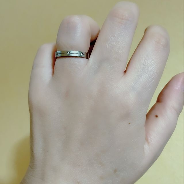 【ROYAL ASSCHER(ロイヤル・アッシャー)の口コミ】 主人にちゃんと毎日着けていてほしいと考え、指輪選びは主人に完全に任せ…