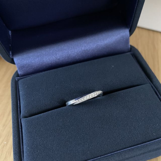 【4℃ BRIDAL(ヨンドシーブライダル)の口コミ】 指輪のデザインやコンセプトに惹かれたことがまず1番の決め手です。その他…