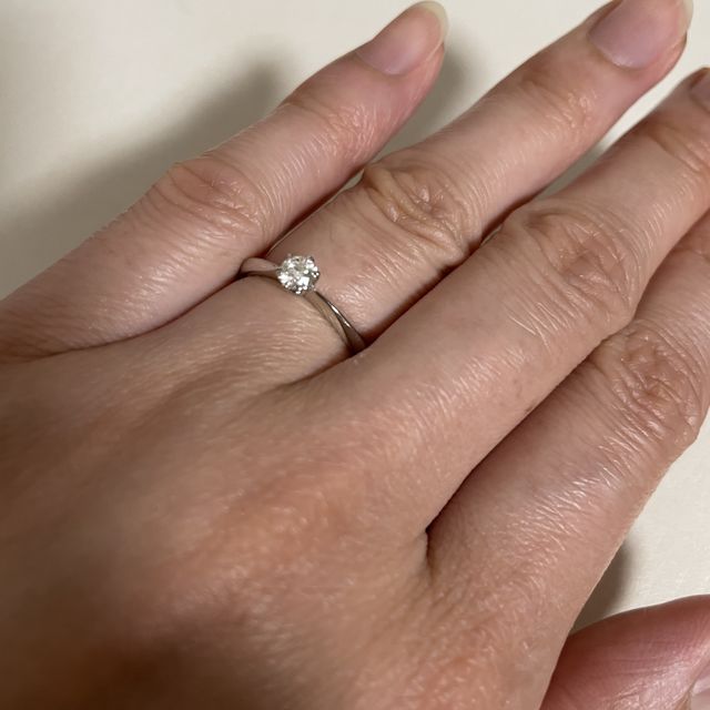 【ラザール ダイヤモンド(LAZARE DIAMOND)の口コミ】 カット技術が優れているブランドなので、とてもキラキラして綺麗です。何…