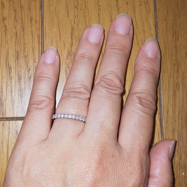 【エクセルコダイヤモンド(EXELCO DIAMOND)の口コミ】 ハーフエタニティを探していて、程よく主張する太さが気に入りました。
冠…
