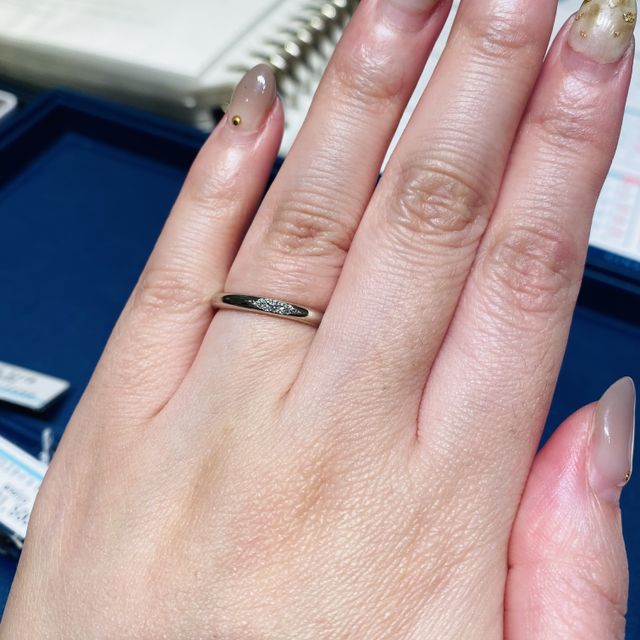 【銀座ダイヤモンドシライシの口コミ】 シンプルなものが希望で、何種類か見せてもらいました。よりシンプルなも…