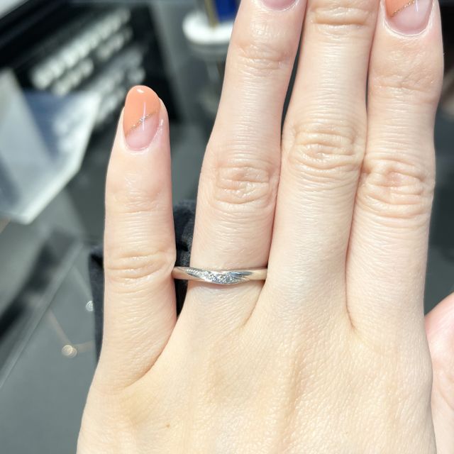 【エクセルコダイヤモンド(EXELCO DIAMOND)の口コミ】 エクセルコダイヤモンドの指輪はシンプルかつ他の人と被りにくいデザイン…