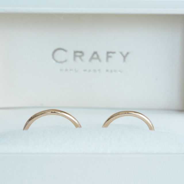 【CRAFY(クラフィ)の口コミ】 実際にお店に伺いサンプルを手につけながら見た目を確認して決めました。…