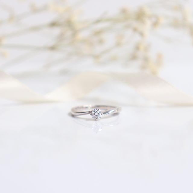 【鶴(mikoto)の口コミ】 婚約指輪というととても華やかで日常生活では着けるのが難しい印象だった…
