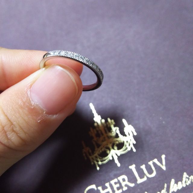 【CHER LUV(シェールラブ)の口コミ】 家事をしている時に宝石が引っ掛からないように、指輪に埋め込んであるも…