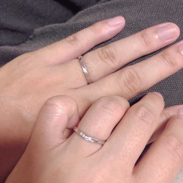 【銀座ダイヤモンドシライシの口コミ】 Vラインのものは苦手でしたが、柔らかなVラインの指輪をアドバイス頂きま…