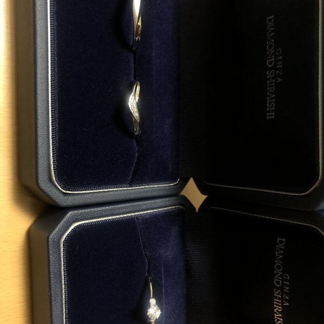 【銀座ダイヤモンドシライシの口コミ】 デザインはある程度決めていて、いろいろ試着した中で特にしっくりきたも…