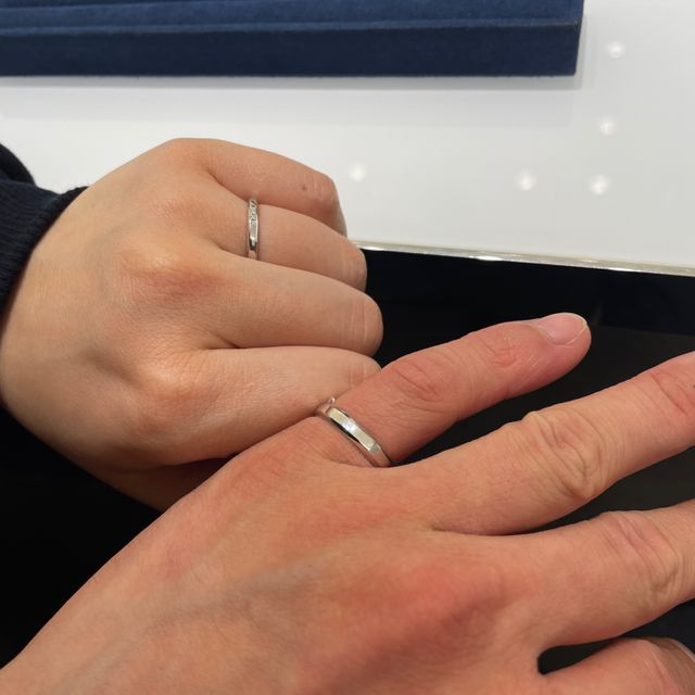 【4℃ BRIDAL(ヨンドシーブライダル)の口コミ】 ダイヤの輝きが素敵でした。
プラチナの純度が高いので重みがありました。…