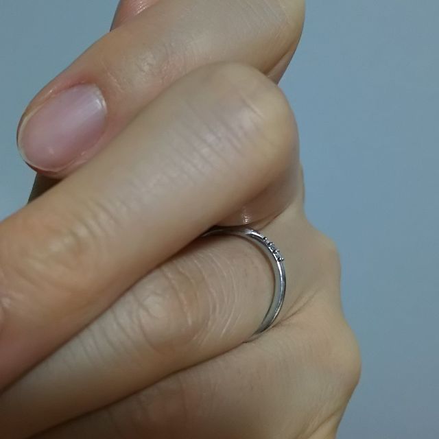 【アイプリモ(I-PRIMO)の口コミ】 主張しすぎない指輪を選びました。
仕事中見た目にギラギラしていたり、太…