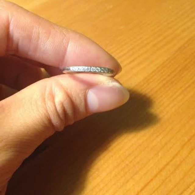 【ひなの口コミ】 手が小さく指が細い私に、細くて華奢なエレガントなデザインのリングでぴ…