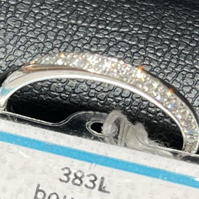 【銀座ダイヤモンドシライシの口コミ】 ダイヤが埋め込んであるもの、ストレートのデザインで探していました。ダ…