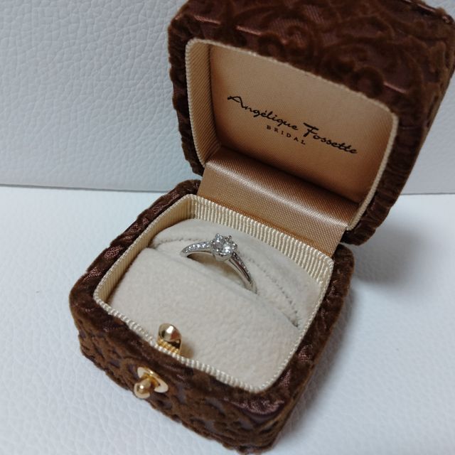 【アンジェリックフォセッテ(Angelique Fossette)の口コミ】 まず、指輪の型の種類が豊富で自分の好みに合わせたものが作れることに魅…