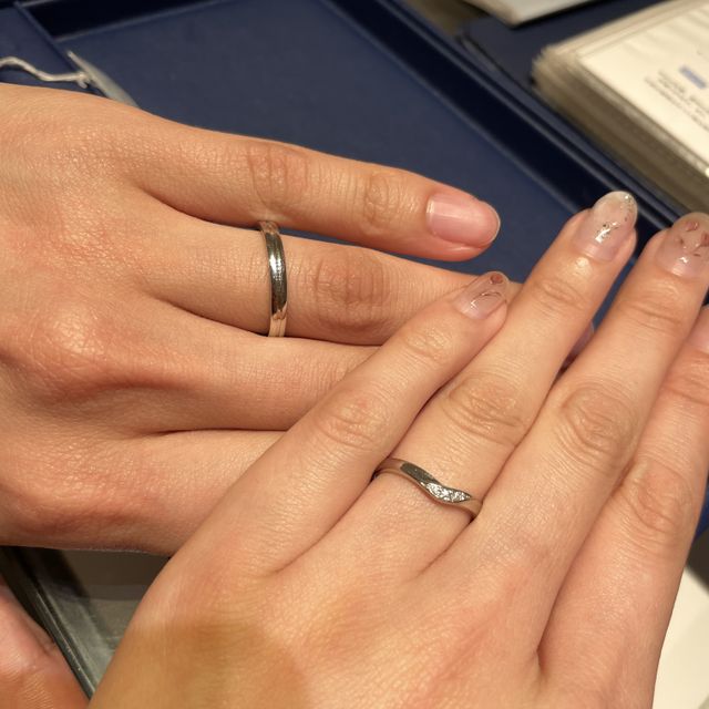 【銀座ダイヤモンドシライシの口コミ】 デザインがとても可愛かったです。
ダイヤは欲しい、少し個性的なデザイン…