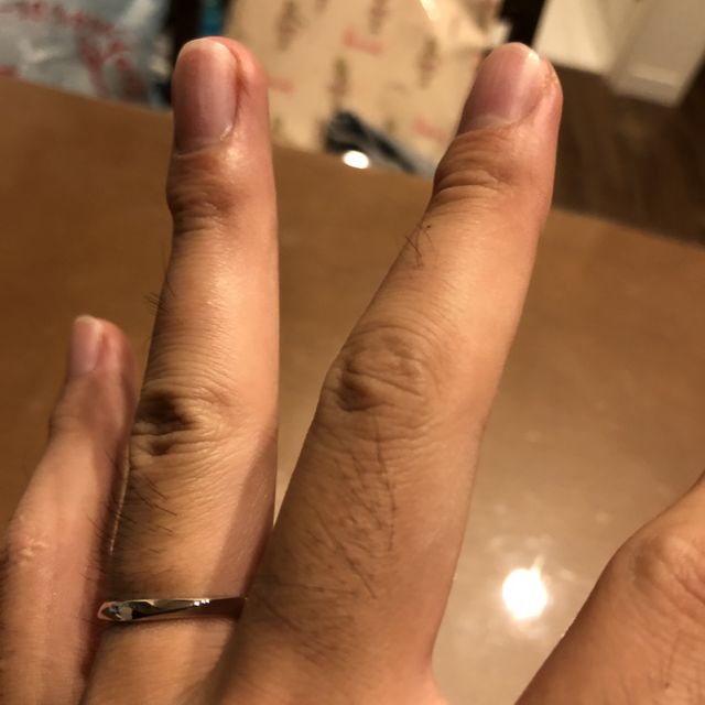 【ラザール ダイヤモンド(LAZARE DIAMOND)の口コミ】 デザインが美しくリングの太さもちょうど良いと思う。
螺旋状にカットされ…