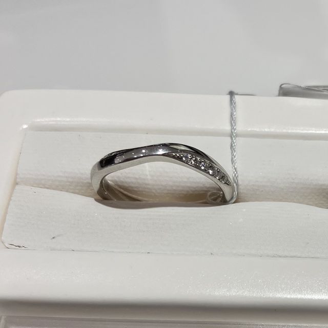 【俄(にわか)の口コミ】 婚約指輪とセットリングになるため、セットで購入したい方におすすめです…