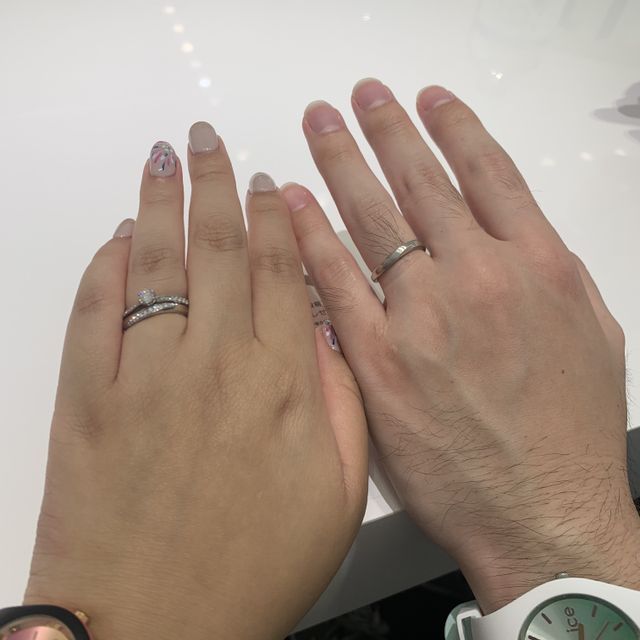 【4℃ BRIDAL(ヨンドシーブライダル)の口コミ】 セットリングの見た目が自分達好みなのはもちろん、指輪の意味や指輪に対…