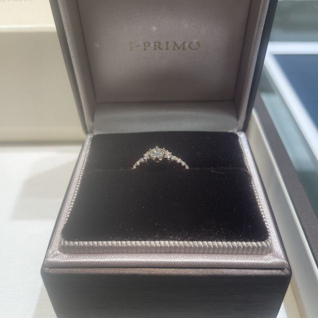 【アイプリモ(I-PRIMO)の口コミ】 まず、素材がゴールドで探していてゴールド、ピンクゴールド、プラチナの…