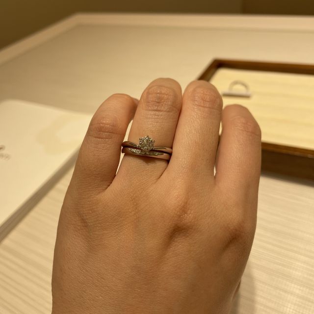 【TRECENTI(トレセンテ)の口コミ】 私が探していたシンプルで、大きめのダイヤの婚約指輪を案内して頂きまし…