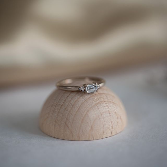 【Cayof(カヨフ)の口コミ】 豪華で、ギラギラしているデザインが好みでなく、普段の服装にも合うナチ…