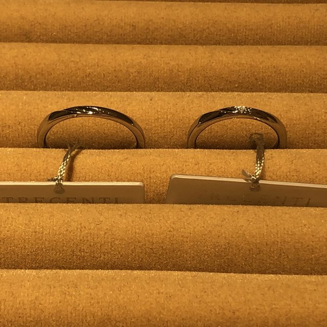 【TRECENTI(トレセンテ)の口コミ】 シンプルな1粒ダイヤの指輪ですが、中央のデザインとダイヤの輝きが美しく…