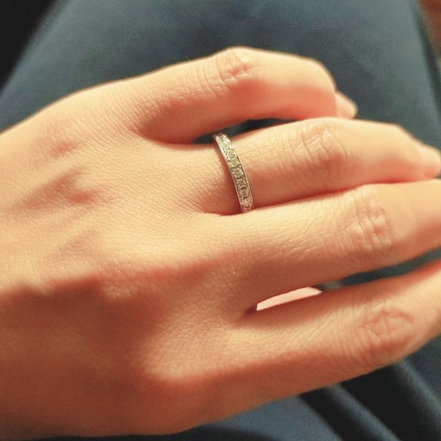 【4℃ BRIDAL(ヨンドシーブライダル)の口コミ】 エタニティのデザインに憧れていたのでほぼ一目惚れでした。
色々試させて…