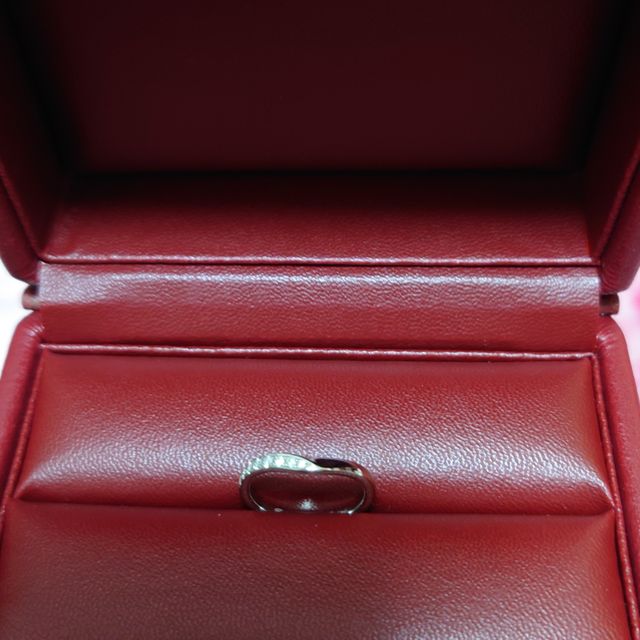 【モニッケンダム(MONNICKENDAM)の口コミ】 指輪のデザインに一目惚れしました。
石の大きさが関係なく、高品質である…