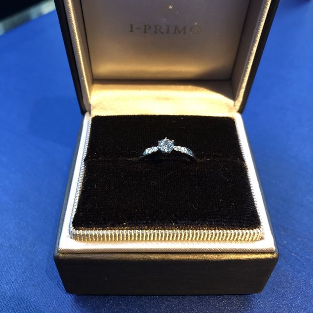 【アイプリモ(I-PRIMO)の口コミ】 プロポーズ時に指輪はなく、後日一緒に購入しにいきました。
どのような指…