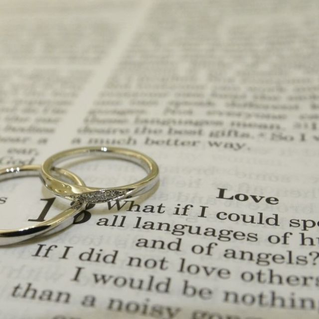 【4℃ BRIDAL(ヨンドシーブライダル)の口コミ】 日常使いする物なのでデザインはシンプルかつ、女性の方にはダイヤが入っ…