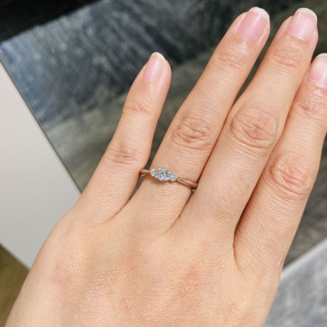 【ラザール ダイヤモンド(LAZARE DIAMOND)の口コミ】 センターのダイヤが0.2キャラットでももっと大きく見える輝きが魅力。質が…