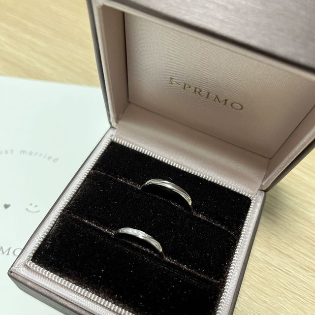 【アイプリモ(I-PRIMO)の口コミ】 細身で斜めがかったデザインを探していて、3種類の指輪で迷いましたがこち…
