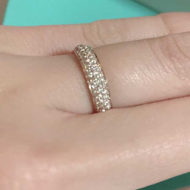 【Koo-fu(クーフー)の口コミ】 デザインは昔からの王道ですが、とてもたくさんのダイヤモンドが飾られて…