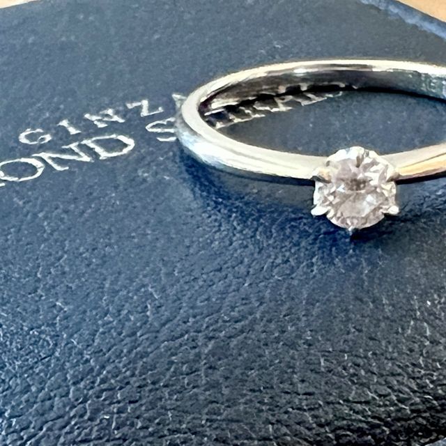 【銀座ダイヤモンドシライシの口コミ】 指輪のカラット数が旦那の誕生日1月9日と同じ0.19カラットが一番の決め手…