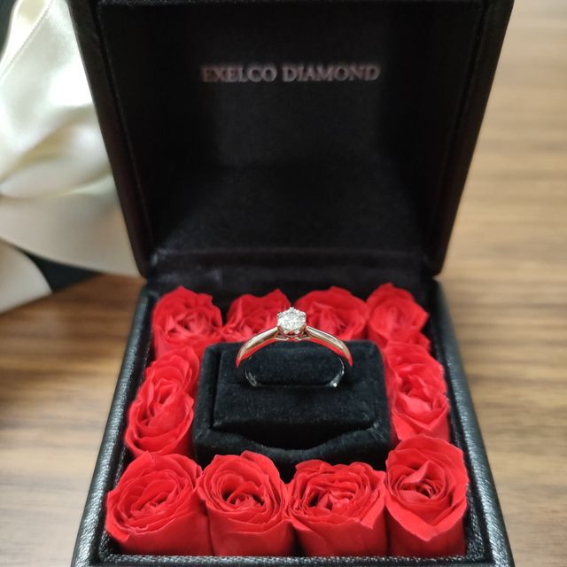 【エクセルコダイヤモンド(EXELCO DIAMOND)の口コミ】 プロポーズでダイヤモンドのみ渡され、その後二人で指輪のフレームを選び…