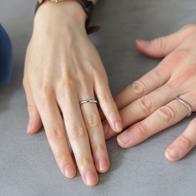 【Cayof(カヨフ)の口コミ】 デザインはウェーブにして、レディースは細めでメンズは手の大きさに合わ…