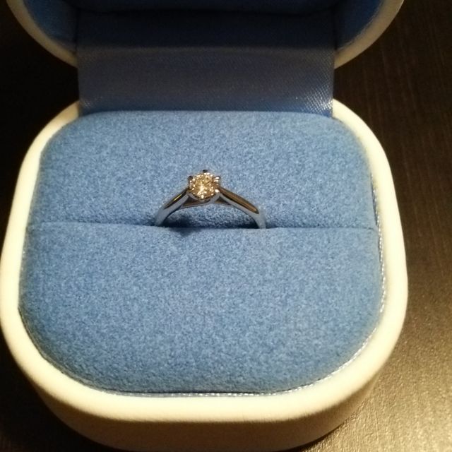 【銀座ダイヤモンドシライシの口コミ】 自分は上からみるが他の人からは横から見られると言われたので、横から見…