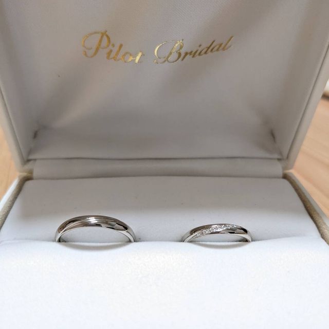 【PILOT BRIDAL(パイロットブライダル)の口コミ】 デザイン、指にはめた時の着け心地の良さ、耐久性の良さに魅力を感じまし…